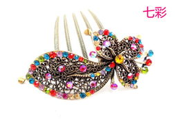 古韻新風(fēng) 歐美復(fù)古發(fā)梳插梳盤發(fā)飾品的時(shí)尚回歸與銷售策略